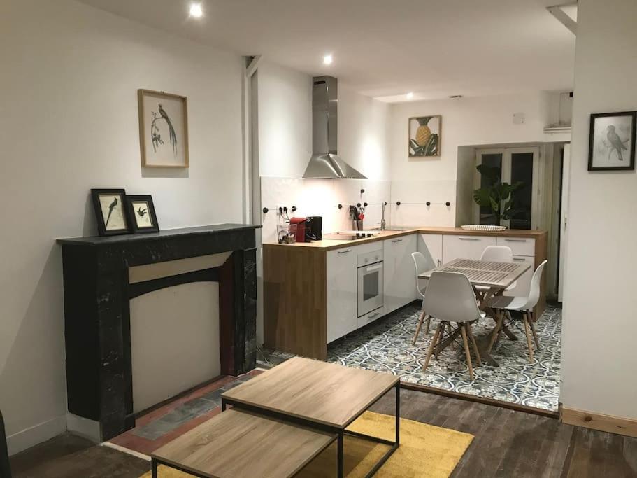 Appartement Cosy A Deux Pas De La Gare Laval  Exteriér fotografie