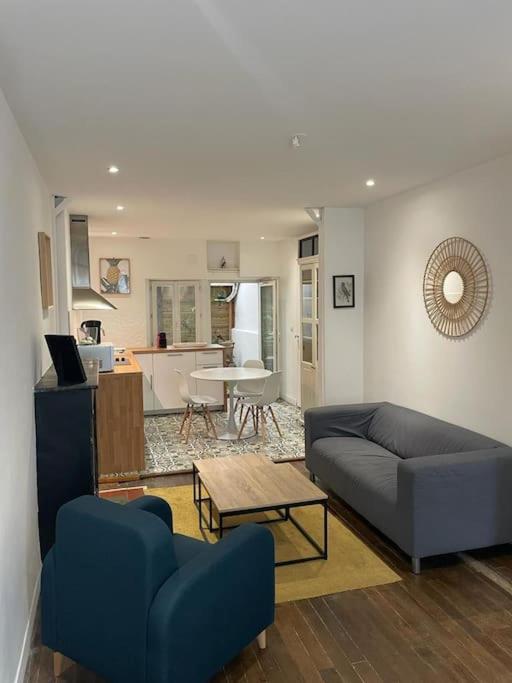 Appartement Cosy A Deux Pas De La Gare Laval  Exteriér fotografie