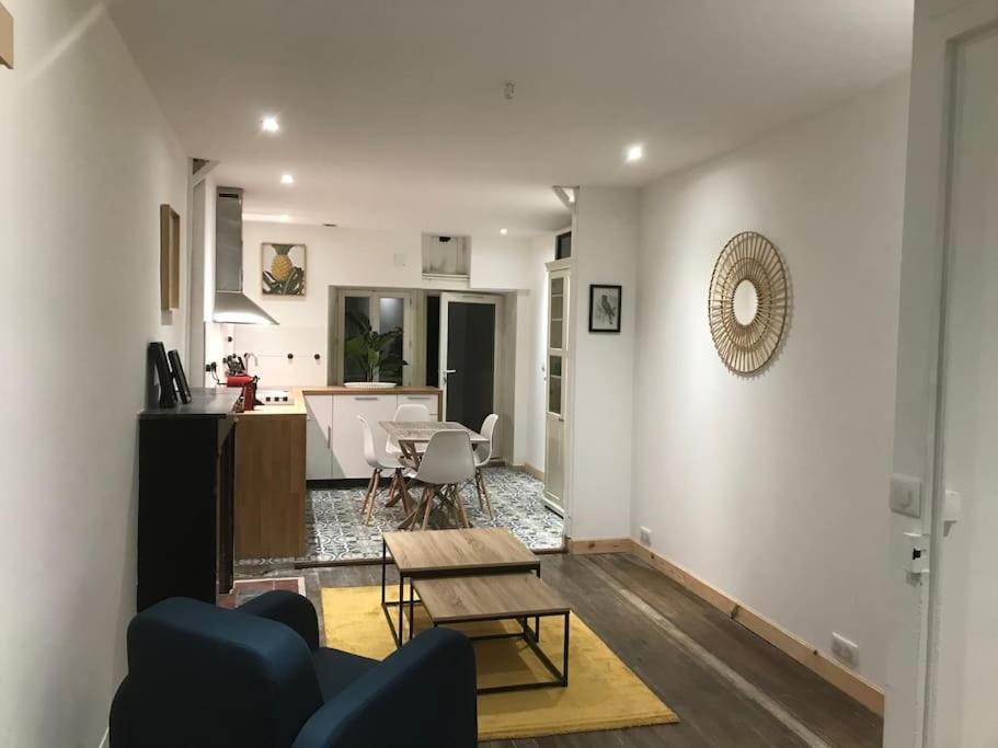 Appartement Cosy A Deux Pas De La Gare Laval  Exteriér fotografie